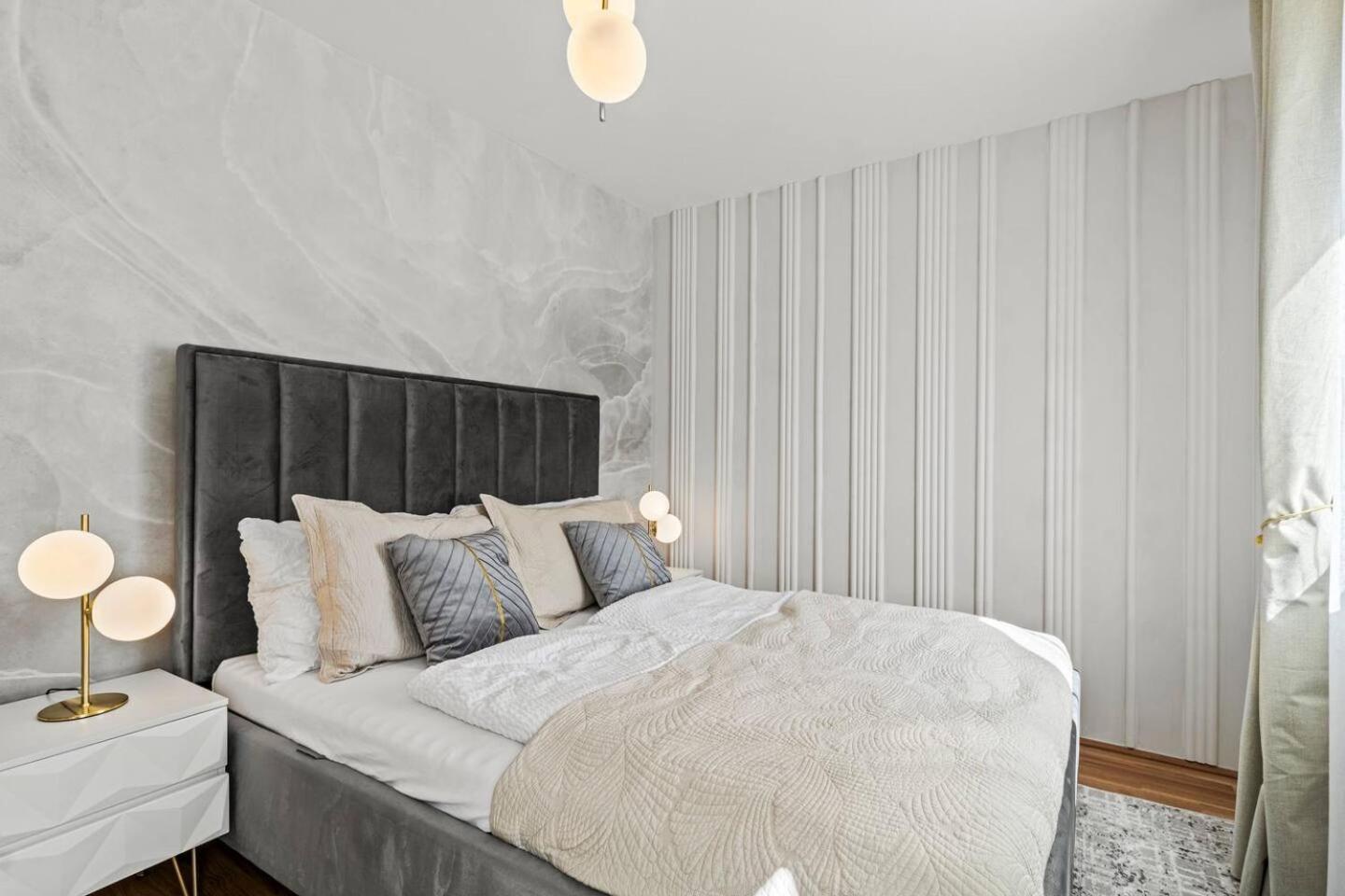 Apartment Balkon I Tiefgaragen Parkplatz I 5 Min Zum Einkaufszentrum I Schnelles Wlan Wien