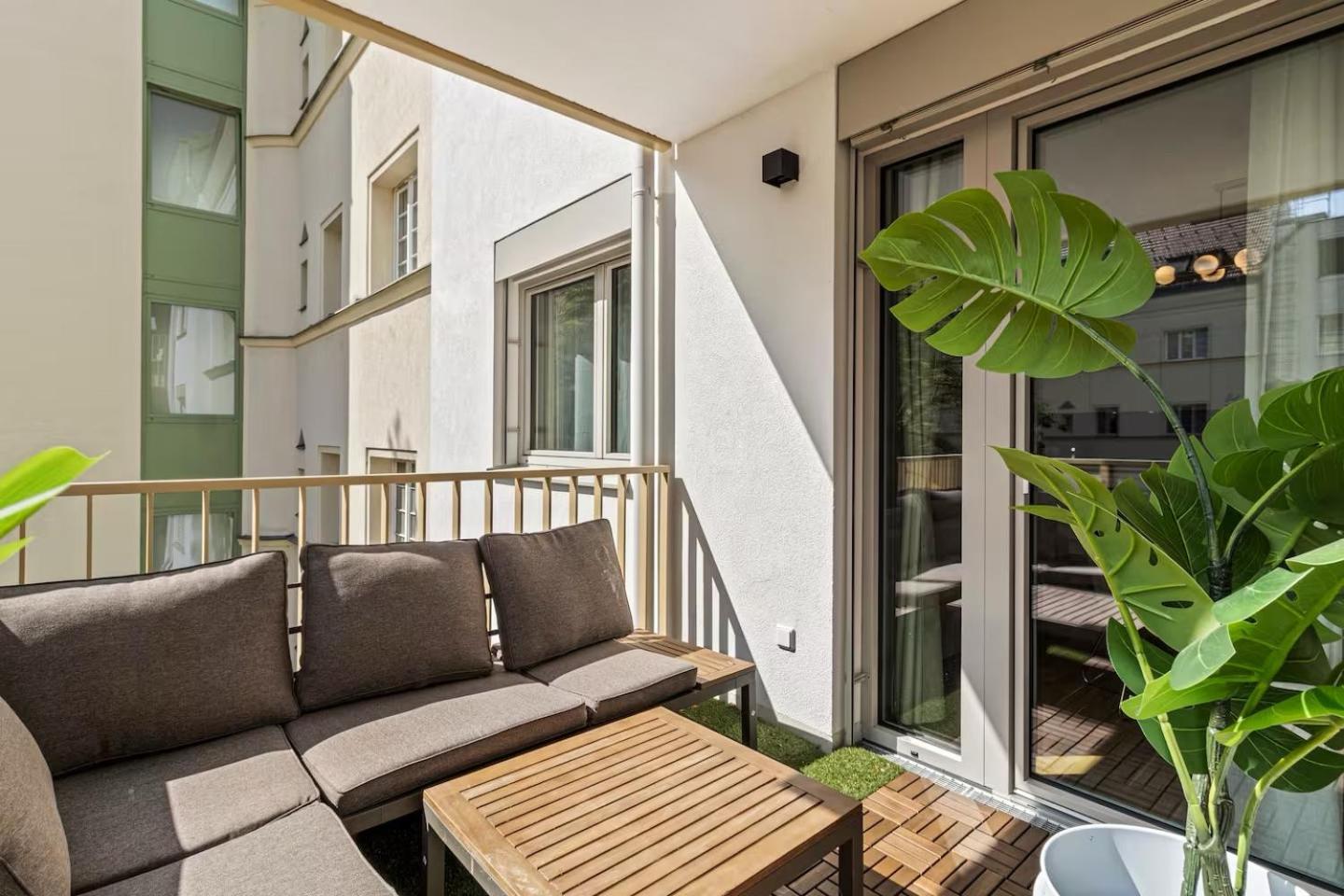 Apartment Balkon I Tiefgaragen Parkplatz I 5 Min Zum Einkaufszentrum I Schnelles Wlan Wien